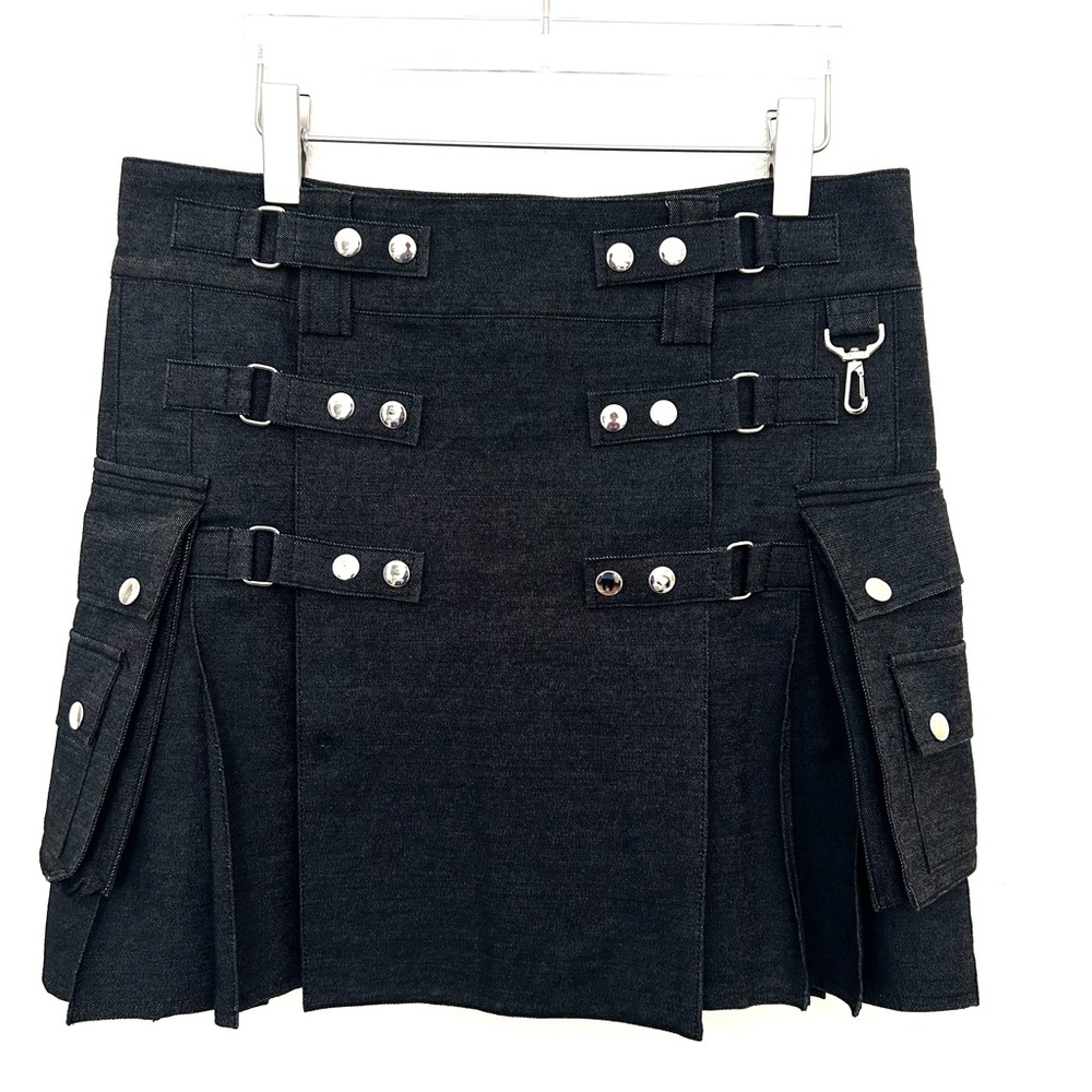 Black Women's Kilt Skirt with Buckle Details Size 34